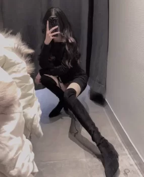 偶然间在qq遇到的，兼职小妹妹