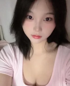 清纯白皙小嫩妹