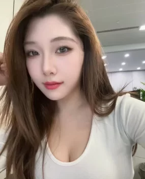 鱼逼 舞蹈学妹蜜桃臀鲍鱼逼