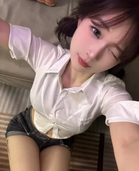 深圳刚下海性感小妹