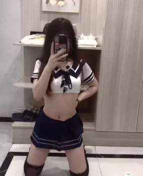 大学生兼职前凸后翘