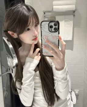 清纯可爱苗条辣妹