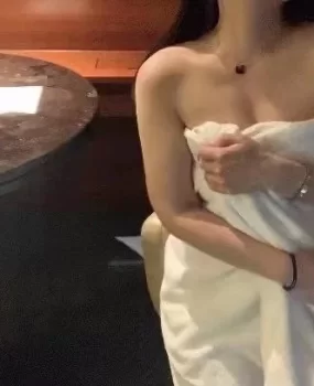 制服一线天蓓蓓