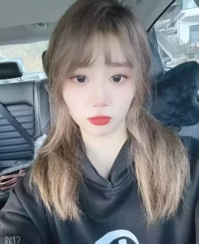 年轻气质佳的小姑娘spa