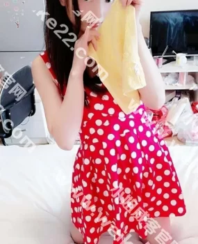 18岁的兼职萝莉，嫩出水的那种