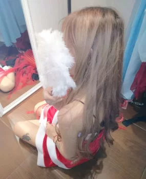 00年学生妹，腿细直又白，挺好看