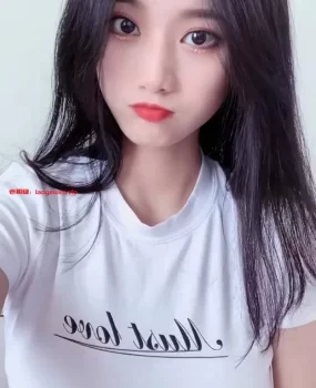 大学生高端会所兼职，身材好胸大逼紧