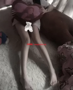 私密公寓高端嫩模，奶头粉嫩呢