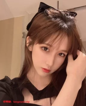 西安99年清纯女孩在店兼职 特别听话 任我调教